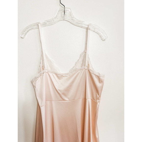 Vintage Vanity Fair Slip Lingerie Dress in Super soft pink - Picture 5 of 7
